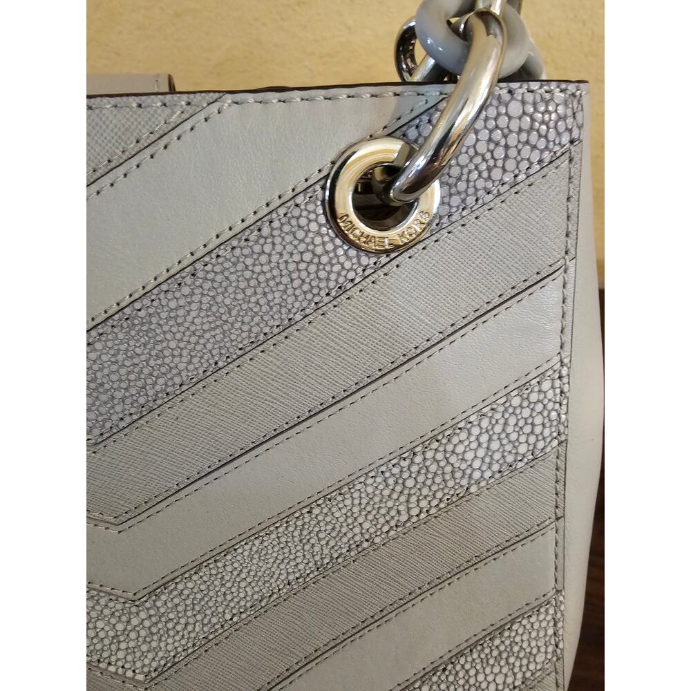 Michael Kors grey Chevron purse - Picture 3 of 4
